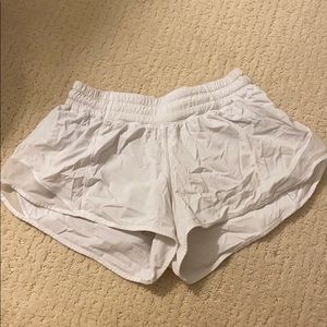 Lululemon 2.5’ hotty hot shorts